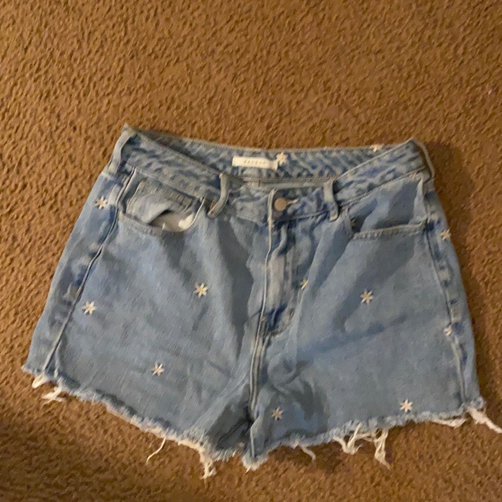 Pacsun 30 in waist daisy light denim shorts